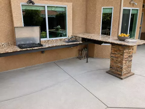 Kitchen - 1650 Emerald Ave, Fresno, CA 93720 photo 3 of 4