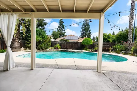 Exterior - 1650 Emerald Ave, Fresno, CA 93720 photo 3 of 4