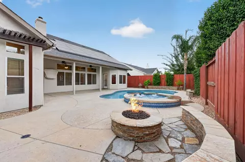 Exterior - 220 W Serena Ave, Clovis, CA 93619 photo 9 of 12