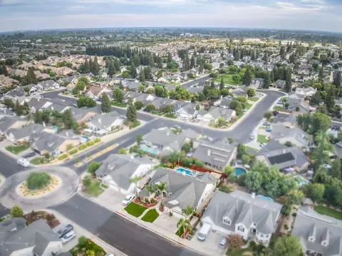 View/Area - 220 W Serena Ave, Clovis, CA 93619 photo 8 of 8