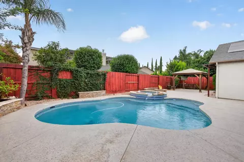 Exterior - 220 W Serena Ave, Clovis, CA 93619 photo 5 of 12