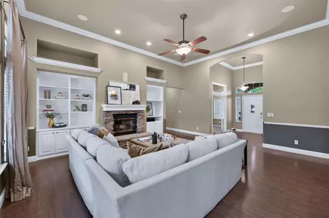 Living - 220 W Serena Ave, Clovis, CA 93619 photo 2 of 4