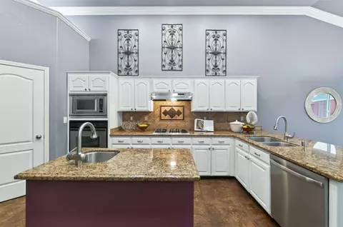 Kitchen - 220 W Serena Ave, Clovis, CA 93619 photo 5 of 8