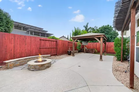 Exterior - 220 W Serena Ave, Clovis, CA 93619 photo 7 of 12