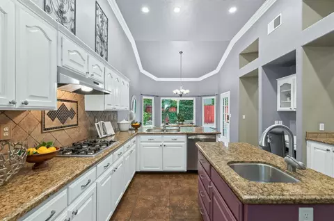 Kitchen - 220 W Serena Ave, Clovis, CA 93619 photo 6 of 8