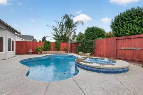 Exterior - 220 W Serena Ave, Clovis, CA 93619 photo 10 of 12