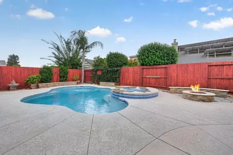 Exterior - 220 W Serena Ave, Clovis, CA 93619 photo 11 of 12
