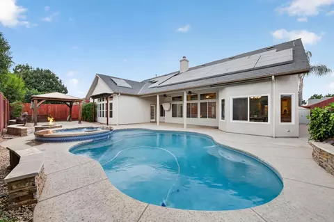 Exterior - 220 W Serena Ave, Clovis, CA 93619 photo 6 of 12