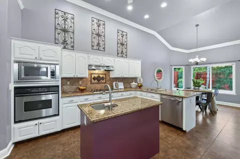 Kitchen - 220 W Serena Ave, Clovis, CA 93619 photo 2 of 8