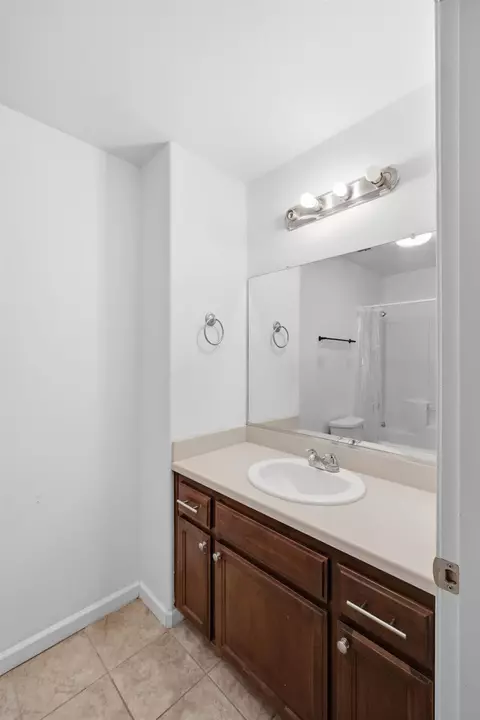 Bath - 1781 Diamond Ave, Sanger, CA 93657 photo 2 of 5