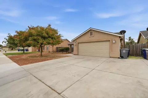Exterior - 1781 Diamond Ave, Sanger, CA 93657 photo 3 of 9