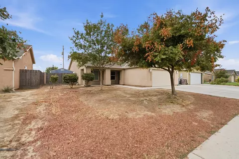 Exterior - 1781 Diamond Ave, Sanger, CA 93657 photo 2 of 9