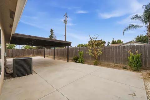 Exterior - 1781 Diamond Ave, Sanger, CA 93657 photo 8 of 9