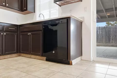 Kitchen - 1781 Diamond Ave, Sanger, CA 93657 photo 3 of 4
