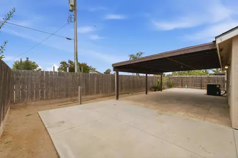 Exterior - 1781 Diamond Ave, Sanger, CA 93657 photo 5 of 9