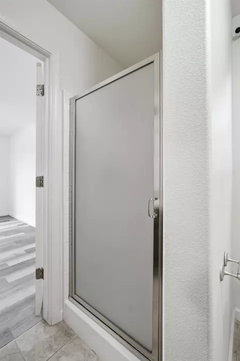 Bath - 1781 Diamond Ave, Sanger, CA 93657 photo 5 of 5