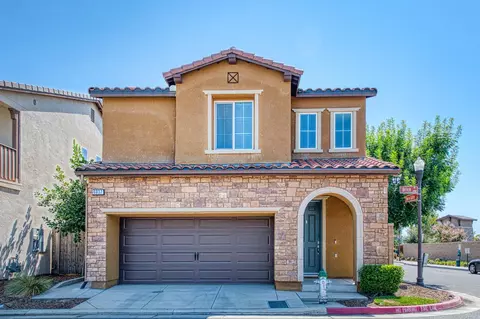 6037 E Brick Dr, Fresno, CA 93727