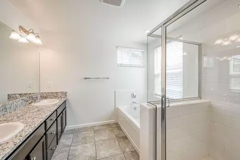 Bath - 6037 E Brick Dr, Fresno, CA 93727 photo 1 of 3