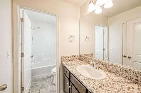 Bath - 6037 E Brick Dr, Fresno, CA 93727 photo 2 of 3