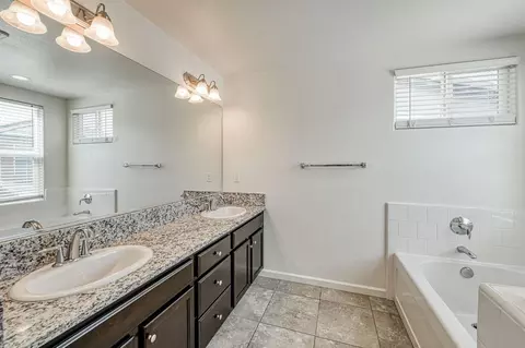 Bath - 6037 E Brick Dr, Fresno, CA 93727 photo 3 of 3