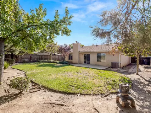 Exterior - 3515 Megan Ave, Clovis, CA 93611 photo 4 of 5