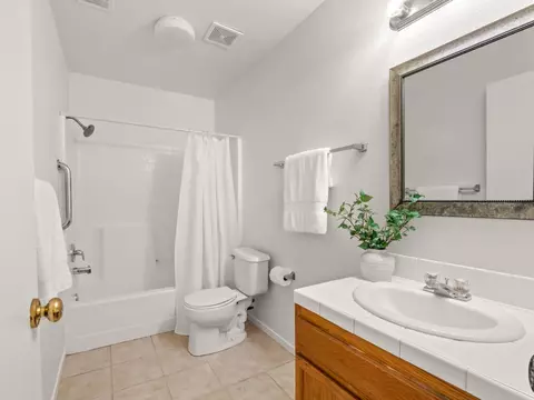 Bath - 3515 Megan Ave, Clovis, CA 93611 photo 1 of 2