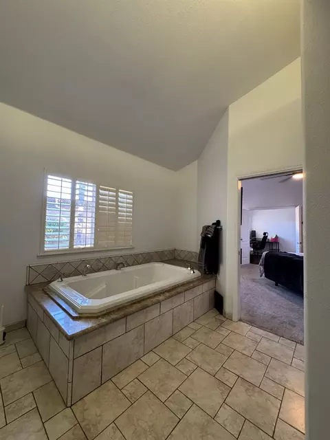 Bath - 2691 Morris Ave, Clovis, CA 93611 photo 1 of 5