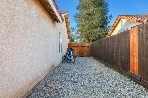 Exterior - 3410 Winter Way, Madera, CA 93637 photo 7 of 7