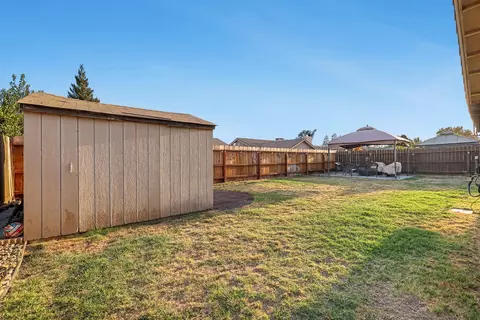 Exterior - 3410 Winter Way, Madera, CA 93637 photo 6 of 7