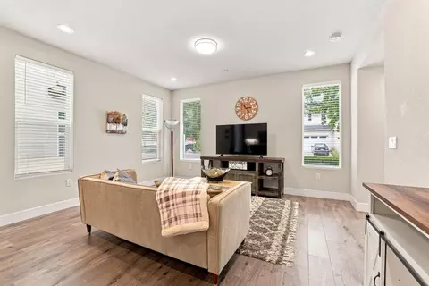 Living - 1681 Heirloom St, Davis, CA 95616 photo 5 of 5