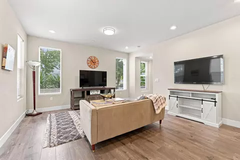 Living - 1681 Heirloom St, Davis, CA 95616 photo 3 of 5