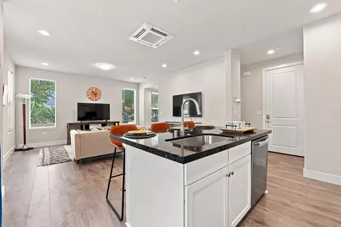 Kitchen - 1681 Heirloom St, Davis, CA 95616 photo 4 of 6
