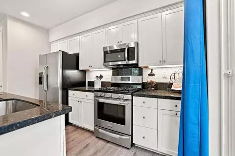 Kitchen - 1681 Heirloom St, Davis, CA 95616 photo 6 of 6
