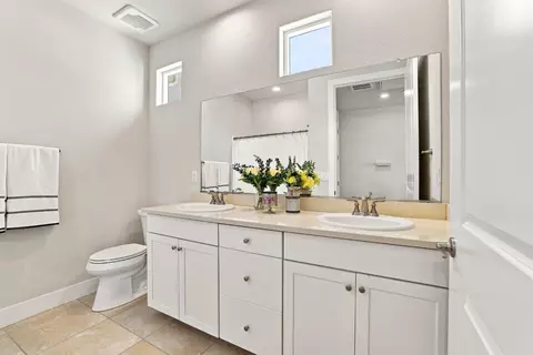 Bath - 1681 Heirloom St, Davis, CA 95616 photo 5 of 6