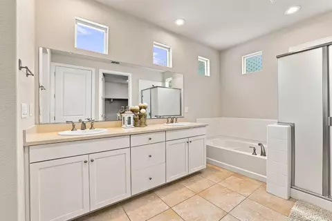 Bath - 1681 Heirloom St, Davis, CA 95616 photo 3 of 6