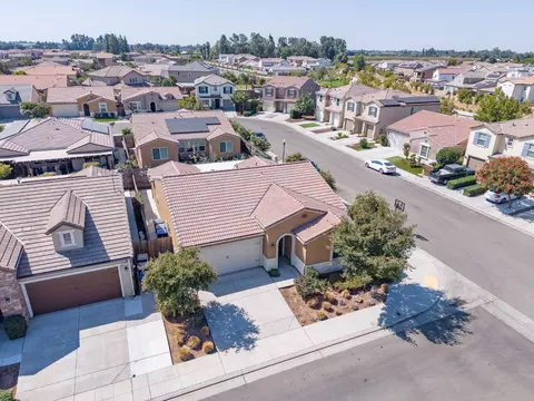 View/Area - 3830 Saginaw Ave, Clovis, CA 93619 photo 2 of 13