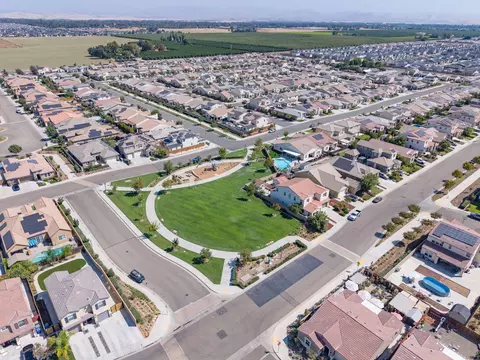 View/Area - 3830 Saginaw Ave, Clovis, CA 93619 photo 5 of 13