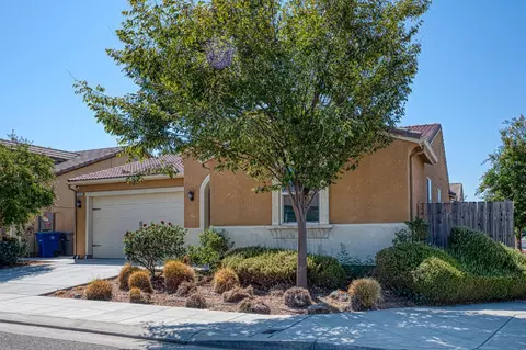 Exterior - 3830 Saginaw Ave, Clovis, CA 93619 photo 2 of 5
