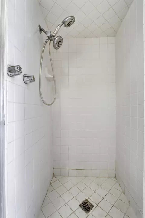 Bath - 619 Foster Ave, Madera, CA 93637 photo 4 of 6