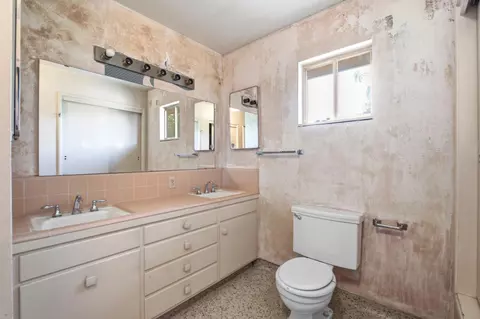 Bath - 619 Foster Ave, Madera, CA 93637 photo 5 of 6