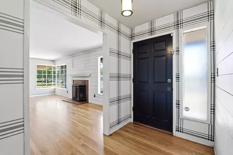 Entry Way - 619 Foster Ave, Madera, CA 93637 photo 1 of 4
