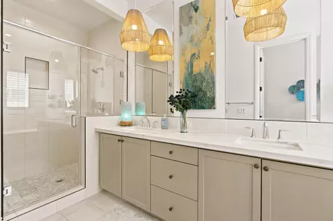 Bath - 1050 Treasure Hills Dr, Madera, CA 93636 photo 1 of 5