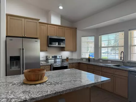 Kitchen - 143 W W Loop, Madera, CA 93637 photo 4 of 7