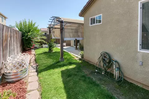Exterior - 3065 Antonio, Clovis, CA 93619 photo 5 of 10