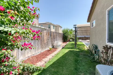 Exterior - 3065 Antonio, Clovis, CA 93619 photo 6 of 10
