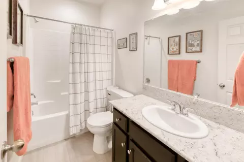 Bath - 3065 Antonio, Clovis, CA 93619 photo 3 of 3