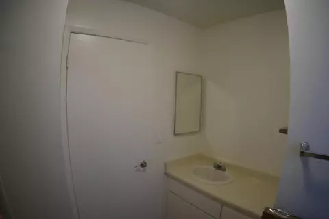 Bath - 856 Laker Ln, Fowler, CA 93625 photo 2 of 2