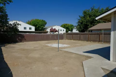 Exterior - 856 Laker Ln, Fowler, CA 93625 photo 2 of 2