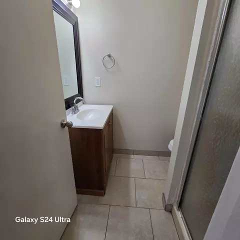 Bath - 500 E Clark St, Madera, CA 93638 photo 2 of 2