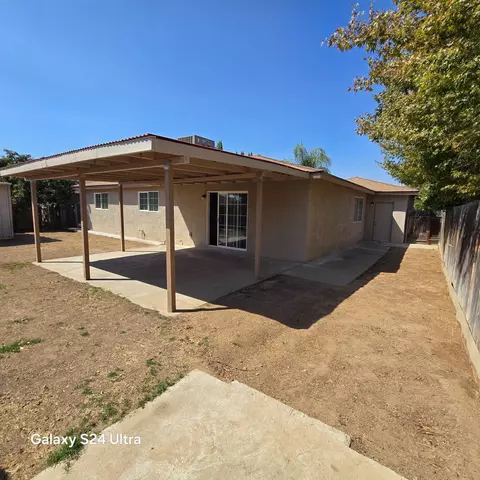 Exterior - 500 E Clark St, Madera, CA 93638 photo 3 of 4
